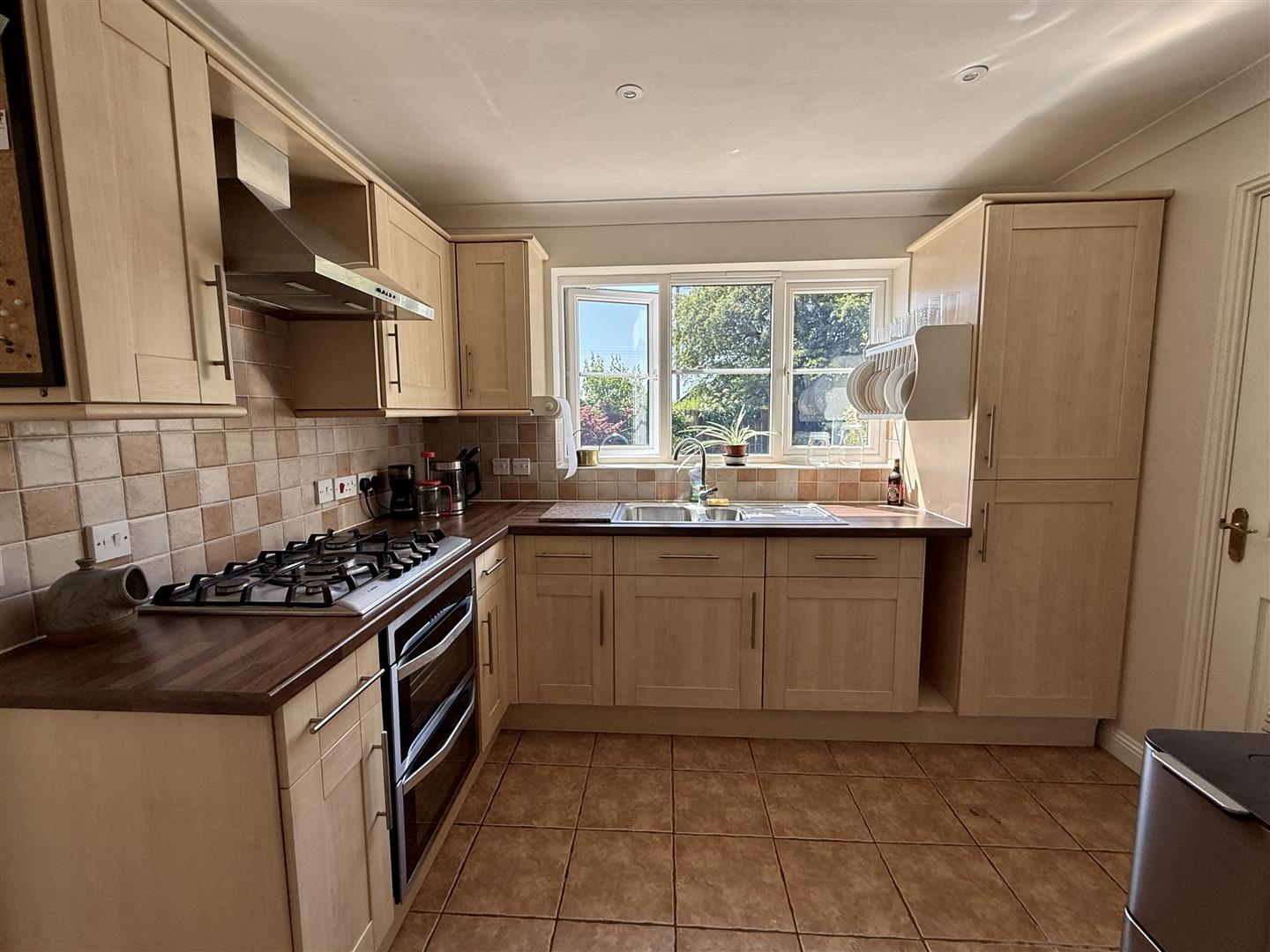 Kitchen: